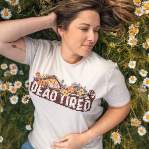 WOMEN’S DEAD TIRED BOYFRIEND FIT T-SHIRT – SAND