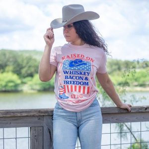WOMEN’S RAISED RIGHT BOYFRIEND FIT T-SHIRT – LIGHT PINK