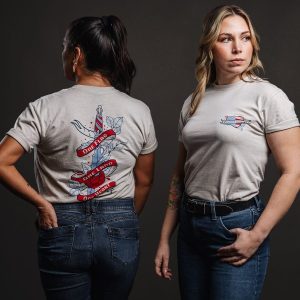 WOMEN’S ONE FLAG BOYFRIEND FIT T-SHIRT – SAND