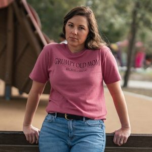WOMEN’S GRUMPY OLD MOM BOYFRIEND FIT T-SHIRT – HEATHER MAUVE